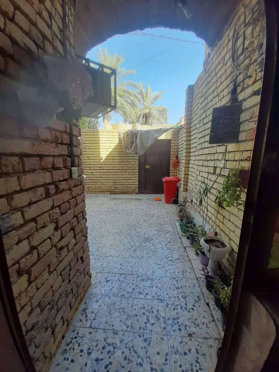 بيت للبيع منطقة الغرير نهاية حي اور مساحه 100متر قاطين يحتو على 3غرف واستقبال السعر عل الخاص  *********** رقم بي واتساب حالين البيت موجر
