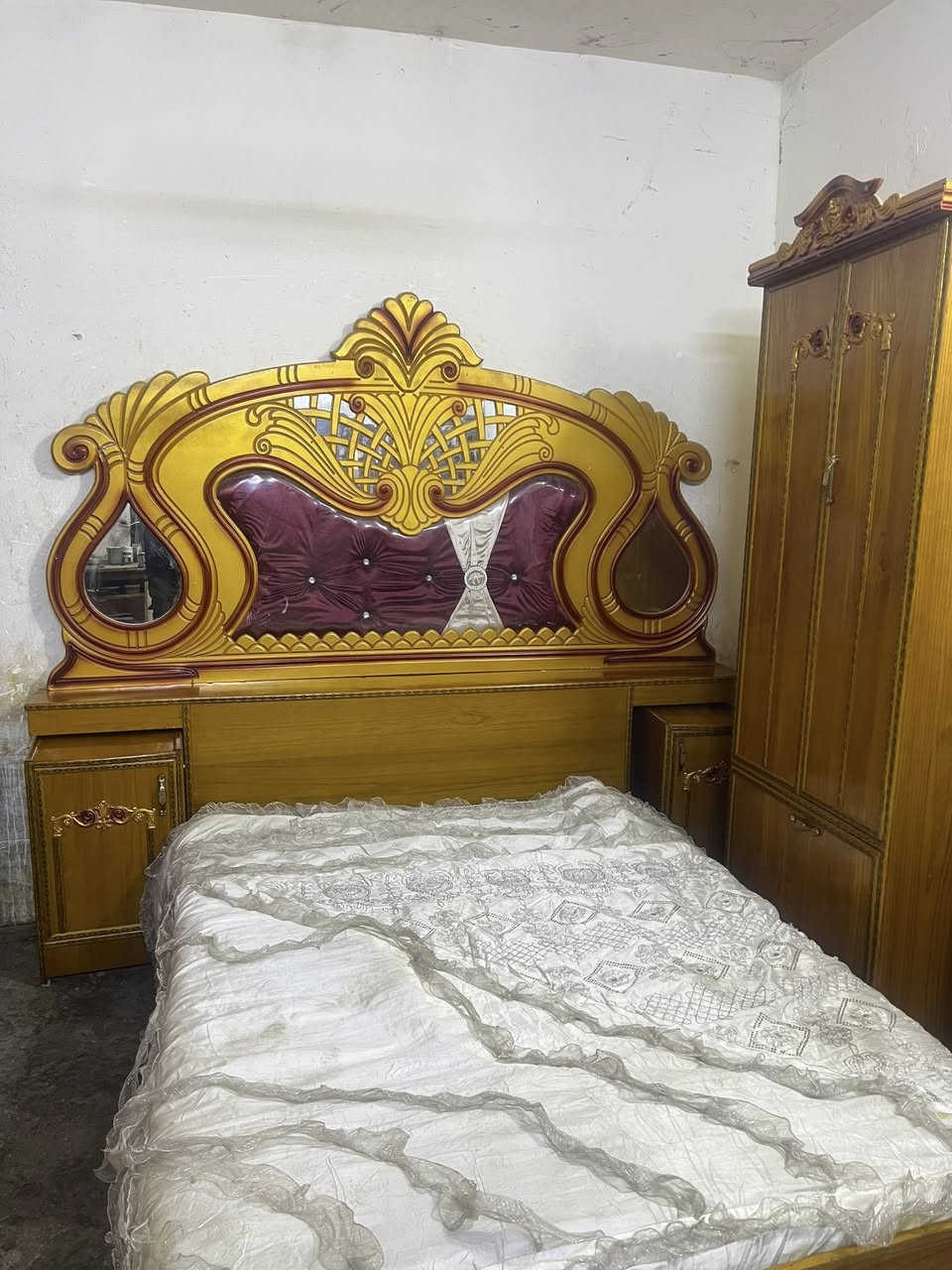 غرفه أخشاب مستعمله نضيفه اخت الجديده استعمال قليل خمس أبواب محلق ضهر جرجوبه براغي  الزاويه كنتوريه مديل نفخ مقوس السعر 650بغداد الاتصال ***********متواجد واتساب اكو توصيل بكروه
