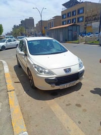 بيجو فرنسي للبيع  العنوان بغداد الامين الثانيه السعر 57  موديل 2006  3...