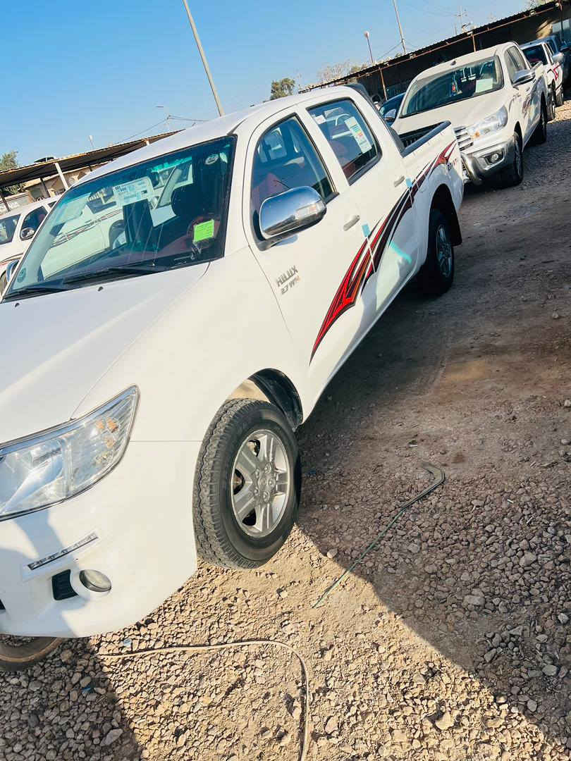 سلام عليكم تيوته هيلوكس 2014تماتيك
اكويتي شاصي 19 

ماشيه 270

سياره جديده كلش 

بيه بارد بصيط كلش

سعر 215

الاستفسار عل رقم ***********
