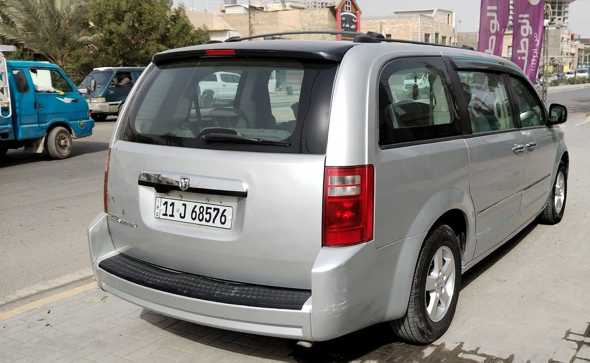 دوج كرفان ٢٠٠٨ محرك ٣٨٠٠ 
ابواب كهرباء و كشن السائق كهرباء و جام ٦ كهرباء
كير محرك صدر أمامي و خلفي تبريد ٣ قطع
رقم بغداد بسمي هزه جديدة
صبغ هلال جاملغات فقط
بارد بل الجنطة ومصلح نفسة مبين بل الصور
بغداد البياع *********** السعر ١٠٤
