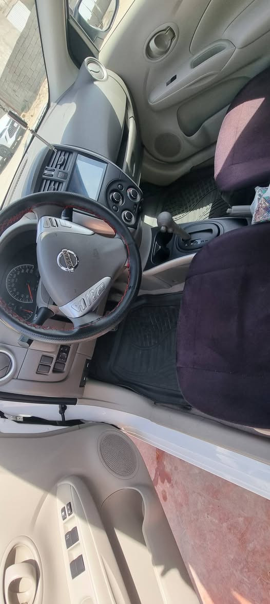 سلام عليكم نيسان صني ٢٤ ماشية ٣٥ الف بيها بارد بالجنطة وبيها بارد جاملغ الامامي مبدل دعامية امامية ولايت للبيع ب١٢٥ للاتصال ***********
