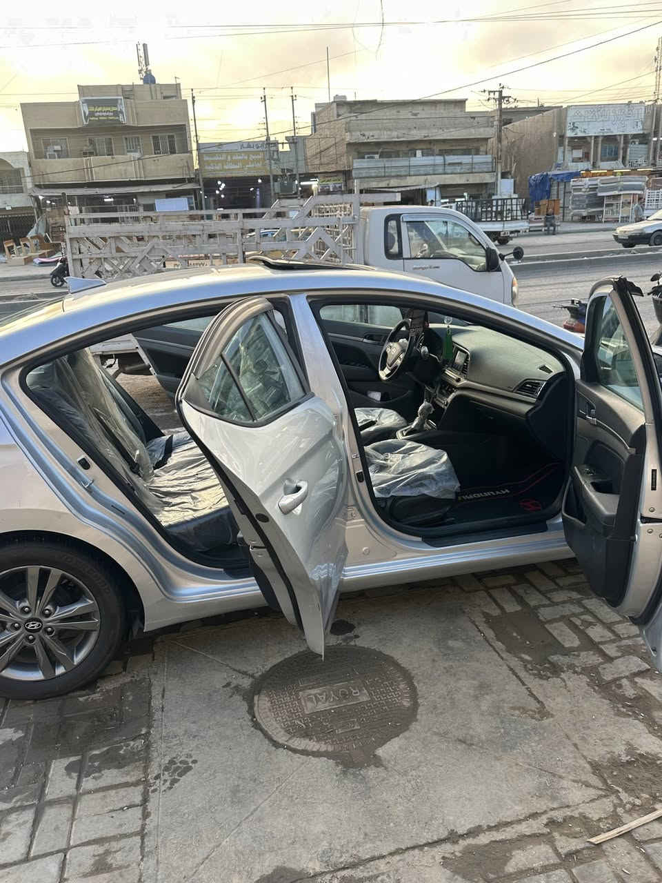 سلام عليكم النترا موديل 17 فول موصفات بصمه فتحه رادر كشن كهرباي لون رصاصي بيه صبغ ٣ قطع رقم بغداد نكليزي  العنوان بغداد حي العلام لاستفساراتصل علئ رقم *********** السعر 115
