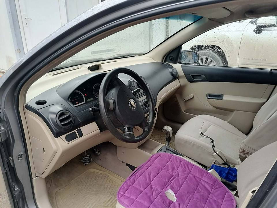 شۆفرلێت ئەڤیۆ ٢٠٠٩ 
گێڕ  ئۆتۆماتیک مەکینە گەورە 
سەنەوی بەسەر چووە 
پێنچ پارچەی بۆیاغ 
چەمەلغی لای سەکن دواوە  لێدراوی هەیە 
سەیارەکە مەکینەیەکی تازەی لەسەرە 
یەک هەفتەیە خراوەتە سەری 
تاخم پێش و دوای مەزبووت 
هیچ هیچ نوقسانی نیە
ژمارە مۆبایل 
*********** شمشمل, السليمانية
