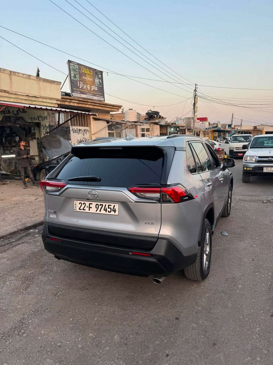 تويوتا راف فور 2022
مواصفات XLE
بصمة فتحة صندوق شفت رادارات 
ماشي 42 ميل 
تبريد مركزي 
محرك كير تبريد كلة بشرط 
تحويل و وكالة ثاني اليوم 
سعر 170 
***********
ضرر :: بي خمس قطعة ثلاثه كلير امريكي و اثنين دبي بدون شاسي  و دواخل مابي و صقف مالة شبر تعديل ع بارد
