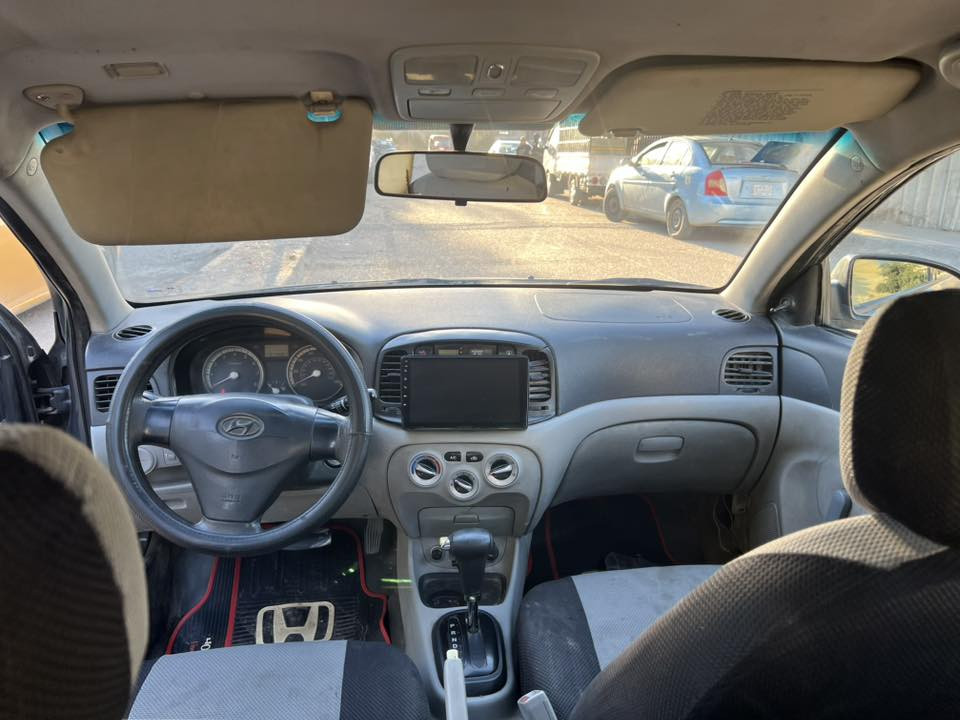 السلام عليكم اكسنت 2009 وارد امريكي ضربته من امريكا جنطه وجاملغ الخلفي جه سايق سياره مكينه وكير جدد مال حاويه لك صدر جديد تخم تاير جديد باتري جديد كهربائيات كله جاهزه تتفئه شغال تبريد بس يحتاجله بس تشد صوندات وتشحن غاز سياره  السياره جاهزه من كل نواحي بس سياره جارده يحتاجله بس صبغ السعر 60 وبيه مجال مكاني دوره الاستفسار ***********
