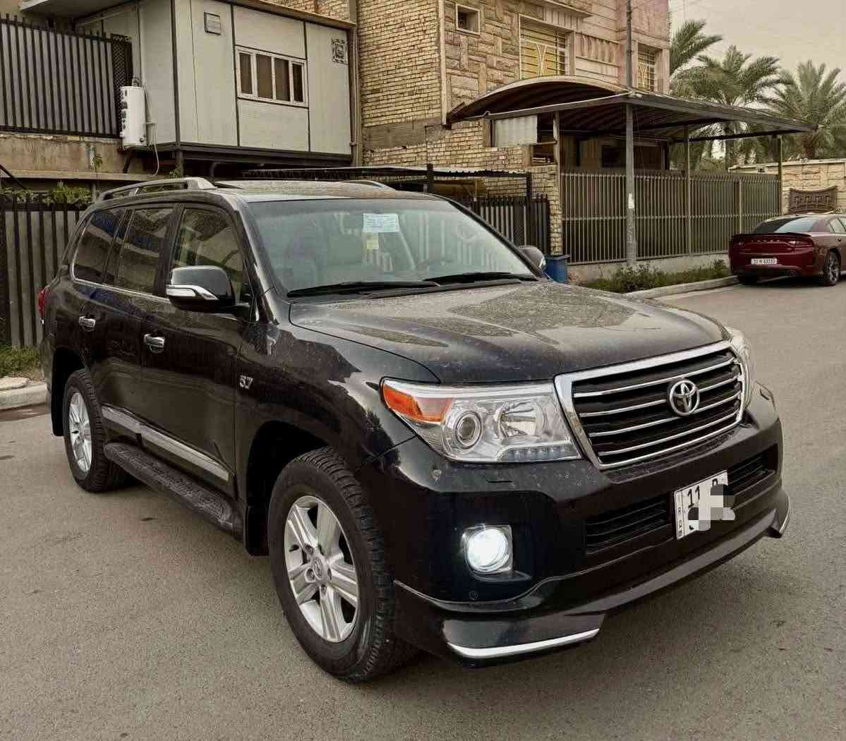 السلام عليكم لاندكروزر vxr  بريم 2012
للبيع او مراوس حسب القناعه السياره جديده بدون صبغ حتى الدعاميات فقط بيها بارد جاملغ امامي ايمن ماشيه 175 الف حقيقي شرط الفحص مكينه 4600 المرغوب مواصفات فول البريم معروف ام الطفايه ليزرات ترحيب مري قلاب وشفط كشن السايق كهرباء ثلاث دكم فتحه زراك امامي حساسات امامي خلفي بلادي سياره احلى من صور تخم تاير يابني جديد صدر امامي خلفي كله جديد السعر 340 ورقه بيها مجال  للاستفسار *********** مكاني الديوانيه / السدير
