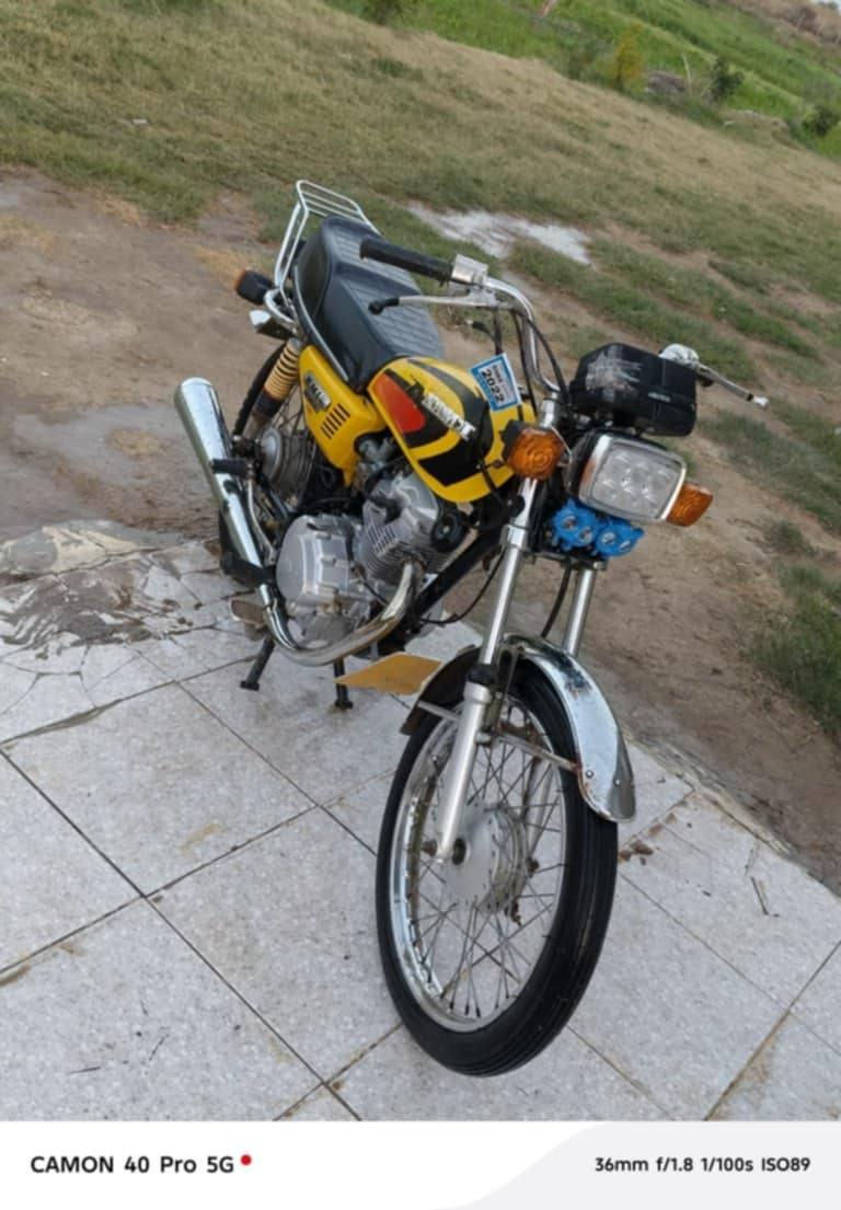 دراجة للبيع
موديل ٢٢
أوراق اصولي
دراجة مفتوحة مرة علة أيدي نضيفة مانقصها اي شي لاتنقص ولاتبخر
جاهزة اشاير كهربائيات
هورن
لايت عالي ناصي
رماش
تشتغل نكرة
سعرها ٧٥٠ بيها مجال للشراي
مكاني الشطرة
***********
 رجاء الموشراي لايدخلي خاص
***********
