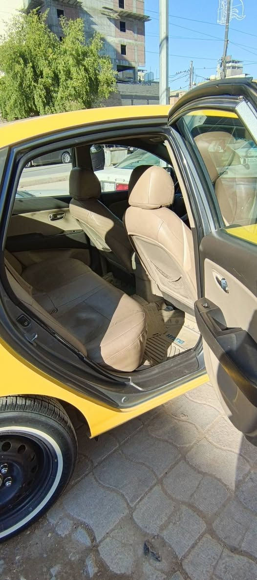 سلام عليكم
الانتر 2011 دشن عالي 
تاير ابو الخطة تخم جديد 
حدايدة جديدة كير مكينة مكفوالات 
سيارة رقم انكليزي جديد تصقط لل 2030
غرامات هية 0
منضومت زنون 
مابيهة اي ضربة ما عدة قبق الصندوك مبدل بل ضرر 
اسعر 100$
وبيهة مجال 
مكان نجف شارع المدينة 
مكلف بل نشر 
هاذة رقم ابو السيارة 
***********
