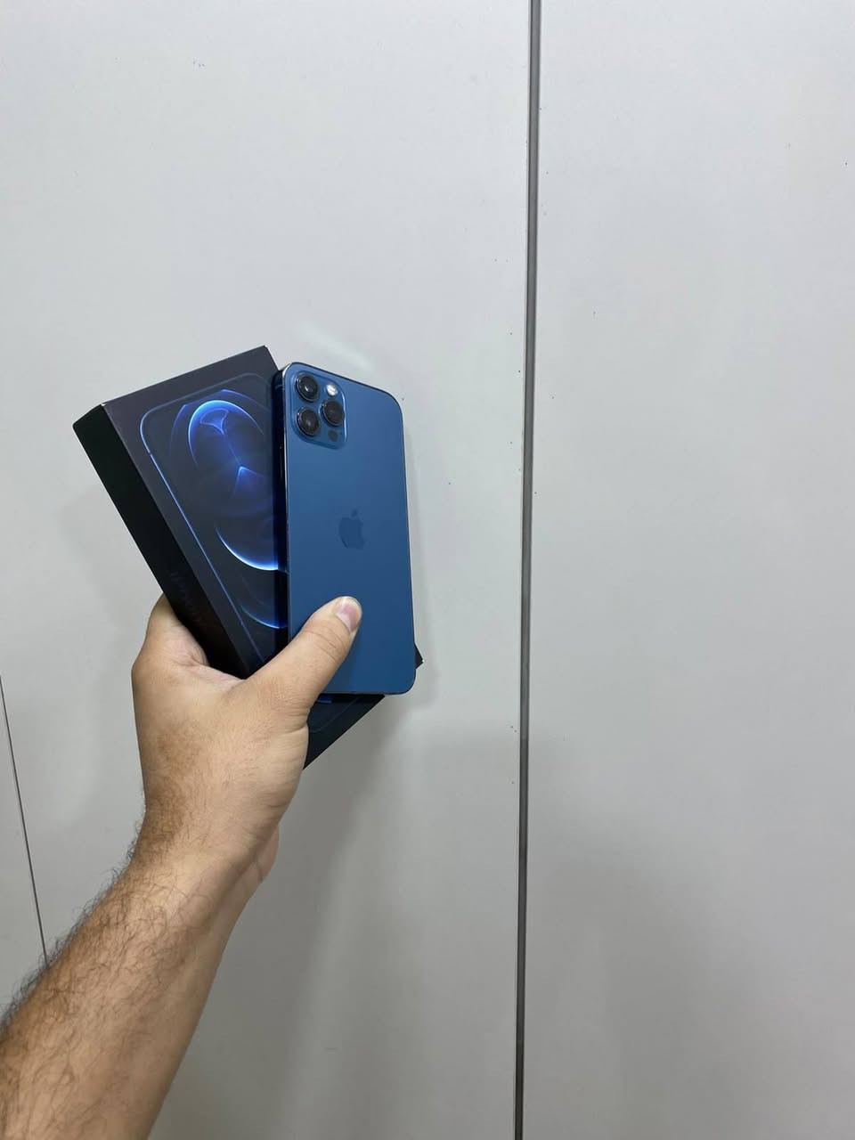 للبيع – iPhone 12 Pro Max
✨ جهاز نظيف جداً (نظافة 100%) استعمال خفيف
💎 مرتب وأنيق وجاهز للاستخدام مباشرة
🔹 السعة: 256GB
🛠️ الشاشة: مستبدلة أصلية
🔋 البطارية: 100% وتكفي استخدام يومي
📱 ما بيه أي مشاكل ويشتغل بكل سلاسة
📸 كاميرا احترافية + أداء قوي للألعاب والتطبيقات
🚀 جهاز عملي وسريع يناسب كل الاستخدامات
💰 السعر: 375 ألف)
📍 الموقع: بغداد البياع 
📞 *********** وتساب
