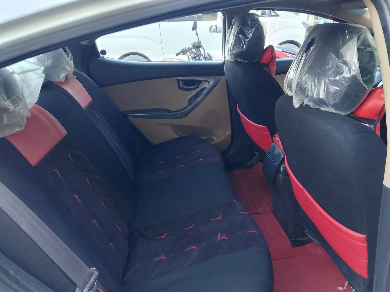 سلام عليكم 
النترا موديل 2012خليجي فول عده (بصمه)
السياره كامله من كلشي ترايك للبصره 
1. تحكم استيرن قطعتين 
2. شاشه بلادي كامره خلفي 
3فتحه سقف 
4حساسات خلفي امامي 
5تبريد +تدفئه فول 
السياره بيهه هلال مال جاملغ الخلفي صبغ بصيط
السياره جاهزه من كلشي نكره سلف 
السعر 123$وبيهه مجال حك الجيه 
مكان السياره الرمادي الجزيره البعلي الجاسم المحطه الثانيه 
هاتف ***********
