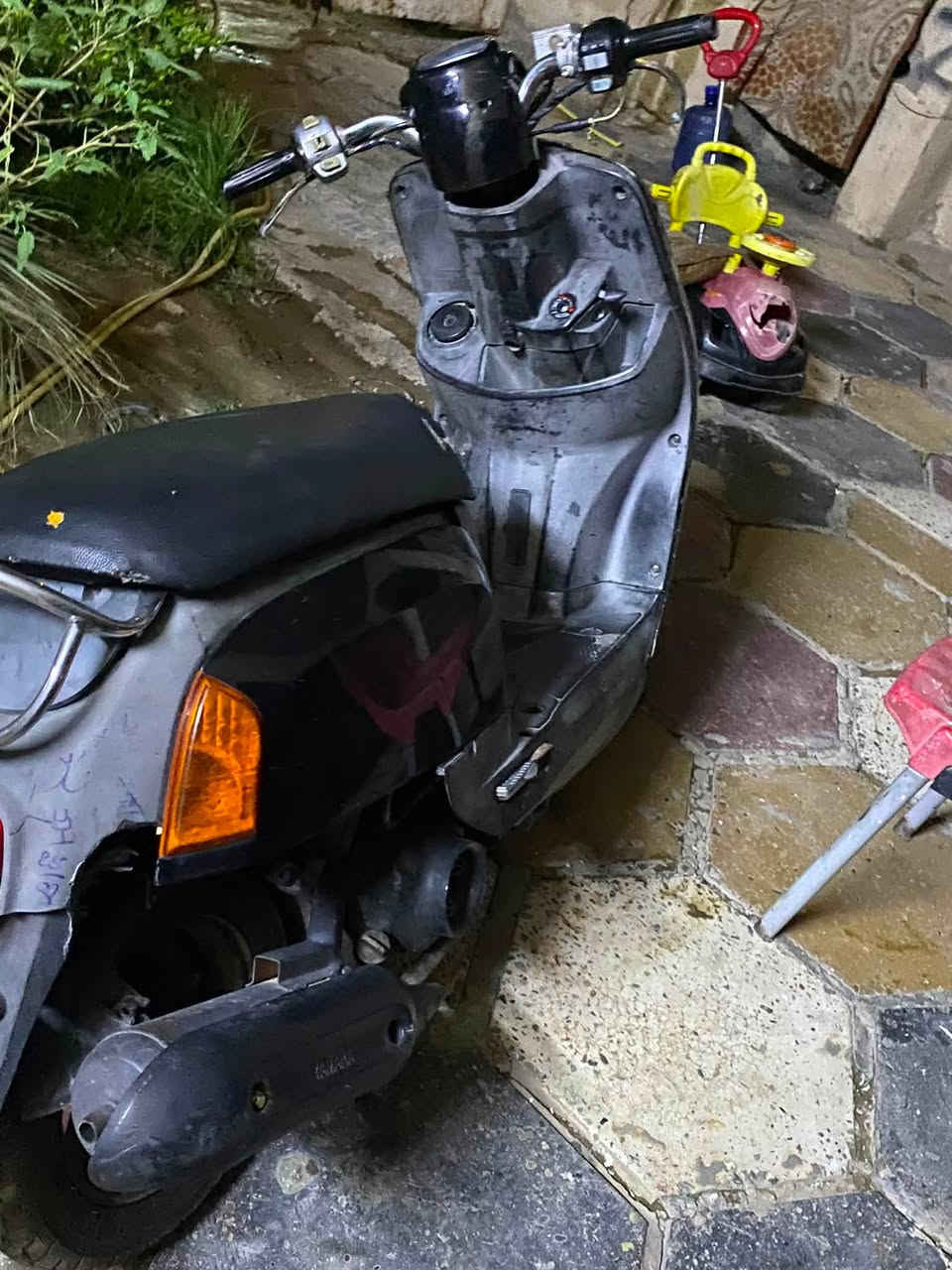 السلام عليكم
بوليس للبيع دراجه خير من الله شغاده سلف هندر نكره 
مكينه لا نضوح لا تبخير لا تنقيص كهربأيات شغاله 
مكاني بغداد العبيدي السعر 450 
***********
