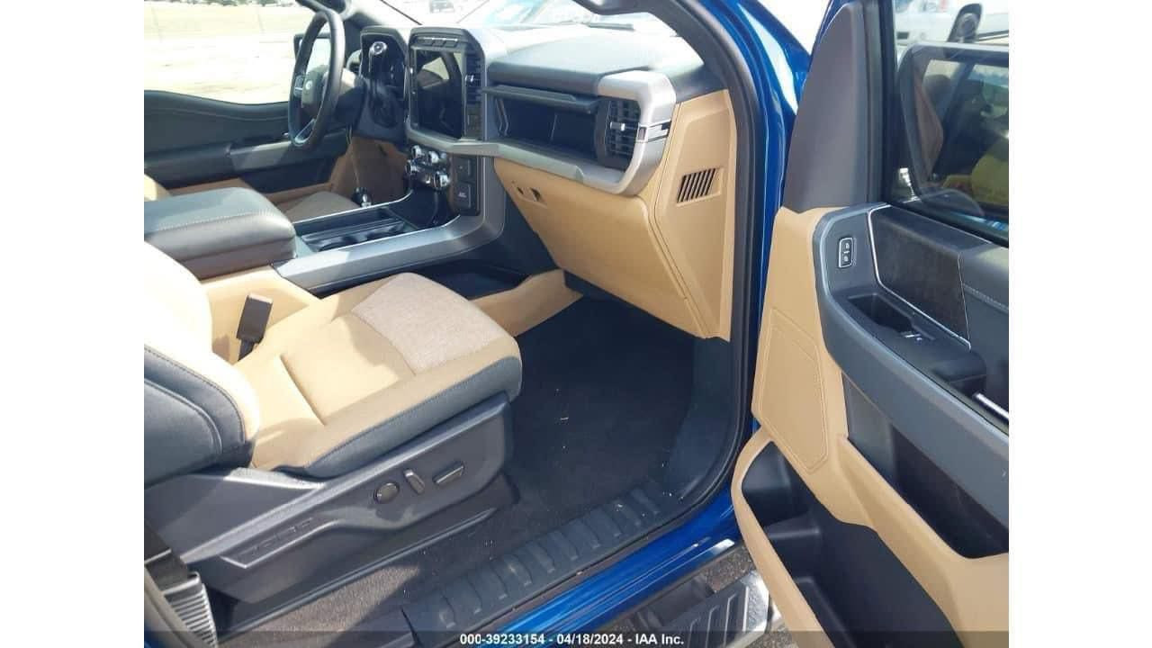 اخوتي فورد F150 موديل 2023
السياره كلش حلوة وجديدة 

نسخة خاصة احتفال بمناسبة 75 سنة انتاج سيارات فورد 

شاشة جبيرة 

كشنات تدفى 

كير تعليك 

مكينة 2.7 اقتصادية 6 سلندر  بشكل رهيب 

تفويلته تمشيك 700 كيلو 

واذا اتحطله ماء هم ماكو ادوانز 

السياره ماشية تقريباً 13مايل 

حادثه كلش حلو وبسيط بجم كبس 

وايرباكات مابيها ابد 

وقطعتين صبغ فقط 

وهذا رقم الشاصي الي يحب يشوف كل التفاصيل 

1FTEW1CP7PKE64050 

وهذا رقمي *********** 

واتساب فقط
