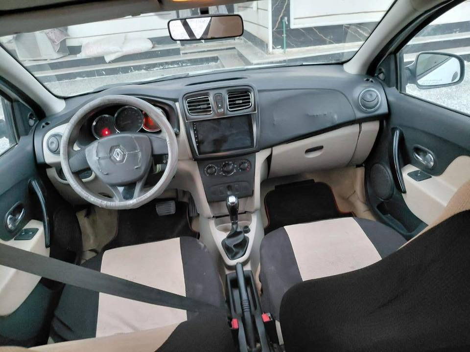 السلام عليكم رينو سمبل موديل ٢٠١٧ للبيع رقم واسط انكليزي هزه جديده رقم جديد سنويه جديده سياره مكينه وكير وحداديه وتخم تاير كهربائيات وتبريد شغال  مكفولات سياره مكفوله عن ضربه وصبغ سياره بيها شويه بلجاملغ صبغ وباقي كفاله سياره كل  نقص مابيها جاهزه السعر 65 مكاني كربلاء رقم الهاتف ‭٠٧٧١ ٨١٢ ٤٣٣١‬
