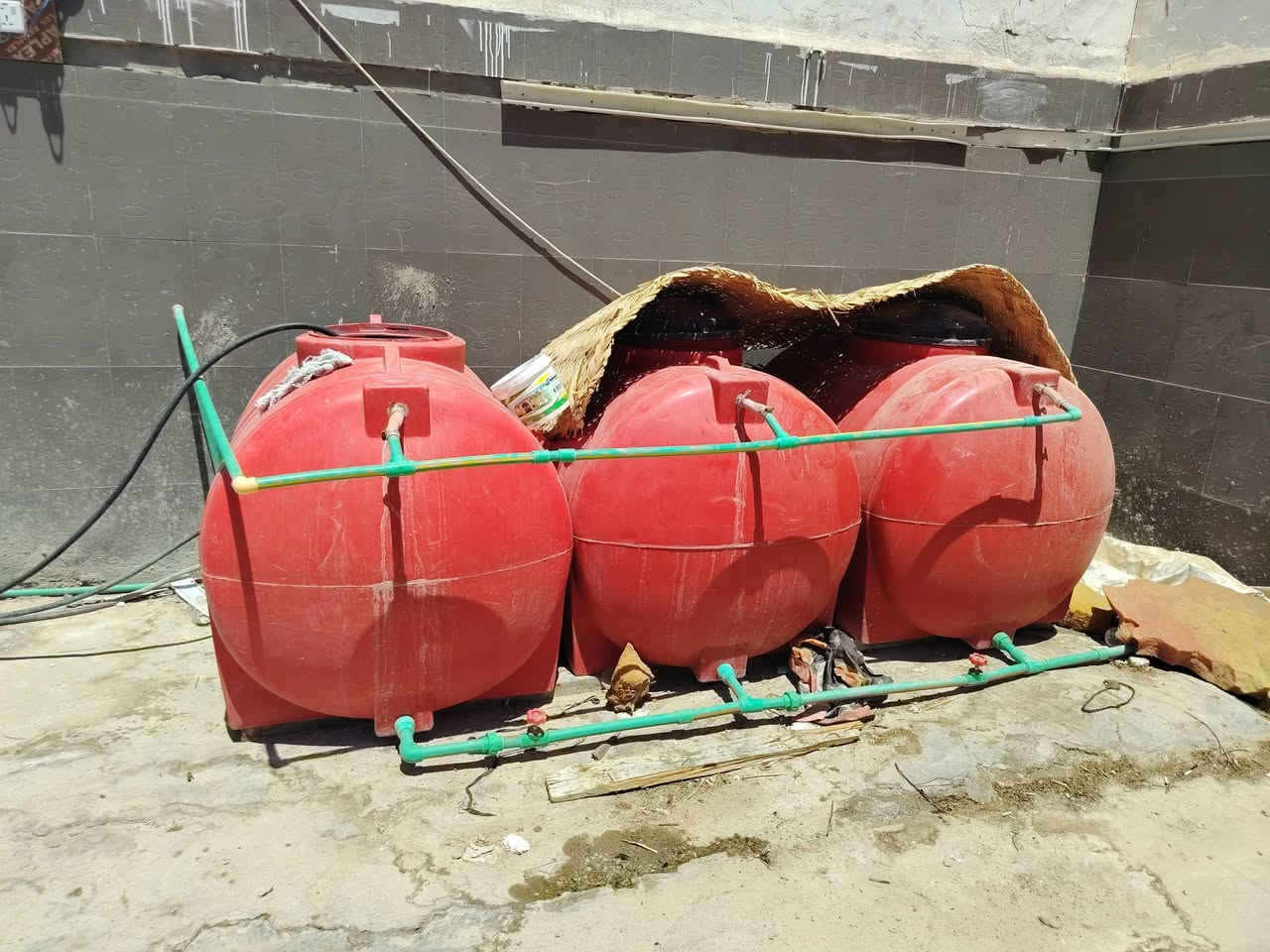 يالله سلام عليكم ماطور 3ونص حسان سنكل فيز معة مولد 30امبير هندي معة تاروسة هوة معة مكينة قسل فراشات معة توانكي كلة شرط الشغل مامستعملات هواي  مواد كاملة مال غسل سيارات لبيع مكاني رميثة رقم الهاتف***********
