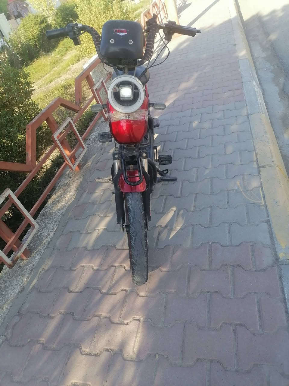 السلام عليكم دراجة شحن للبيع موديل 2024 نوع His دبل اشاره +اناره خارجيه البطاريات خير من الله شرط الفحص للتواصل *********** واتساب ماسنجر السعر 275 وبيه مجال حك الجيه العنوان ديالى بعقوبه
