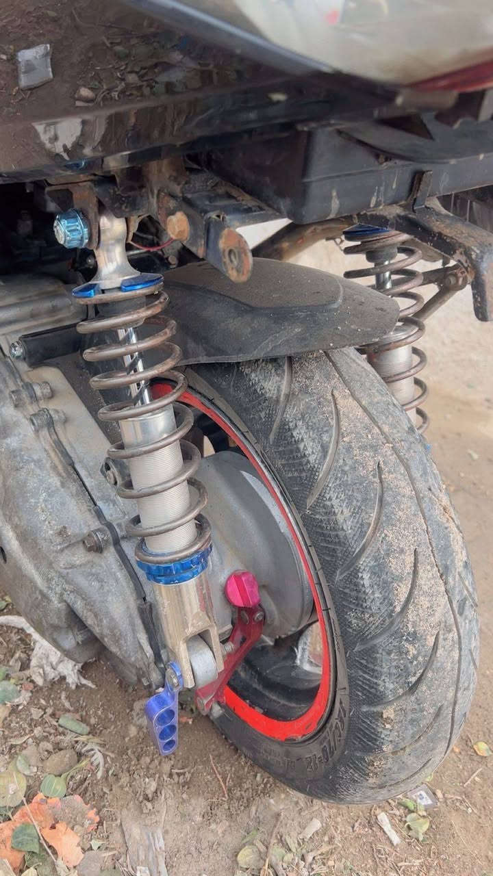 سلام عليكم سكنس فحل للبيع دراجه ٥٨ ونص كور بصمه وكلجات رياضيي وتزويد شوفت عينك دراجه شغاله بس كابريتر تعبانه بجمه موجود نقصه كابريتر ول وجه لفوكمال شاير ااشراي يجي خاص ***********
