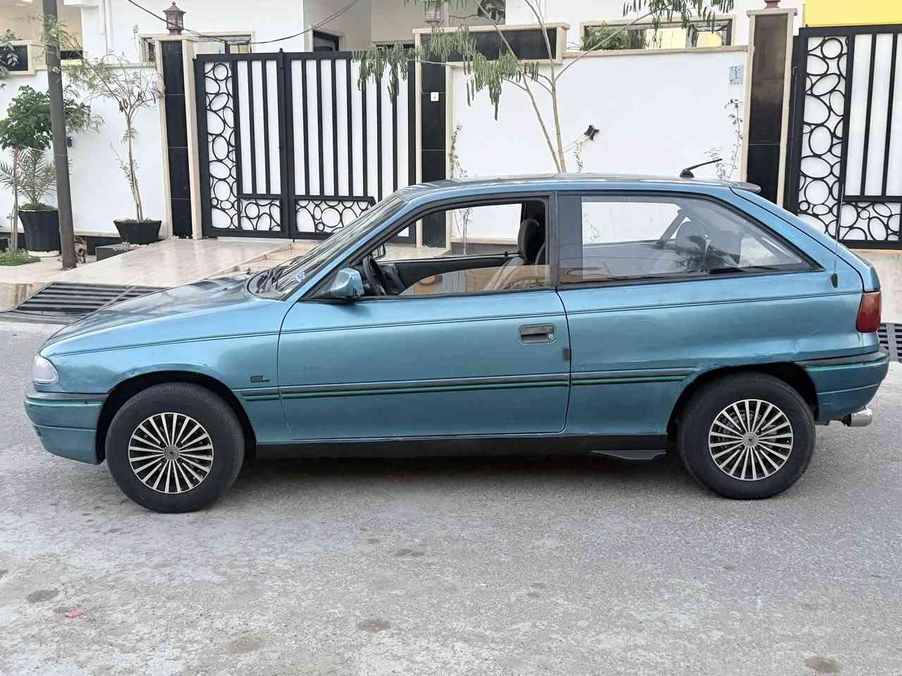 استرا موديل 1991 محرك وكير نظيف صبغ فقط دوائر طخم تاير  وطخم سياره جديد كهربائات كلها شغال كاربون بيها شرط التحويل سنويه ل 2029 السعر 31 للستفسار
*********** 
***********
