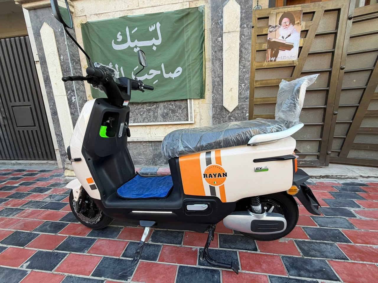 السلام عليكم
دراجه شحن ريان الون البيجي  
ملف 1500
4بطاريات 
الدراجه مضمومه من اشتريته لحد الان وبيه شخط صغير 
والدراجه وياه شاحنته الاصليه 
بسعر 800وبيه مجال للشراي (لحد يراسلني ماسنجر )
***********سيد وسام
