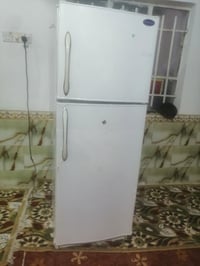 ثلاجه حجم 24قدم شرط تجميد وشغل 100 بيه مجال 07813909995