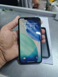 للبيع ايفون ١١ برو ماكس ذاكرة ٢٥٦ بطارية ٧٥ امبدل فقط بطارية الباقي بل...