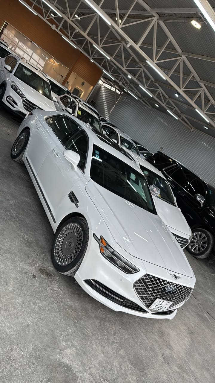 فخامة السيارات الكورية – جينيسيس GV90 موديل 2020
رقم بغداد مميز (بسمي).
السيارة نظيفة جداً، حادثها جاملغ خلفي فقط وبسيط جداً،
وفي العراق تم صبغ الباب الأمامي صبغ كامل (جيلاتين) بسبب شخط  فقط.
🔹 المواصفات:
داتا شو
أبواب شفط
هوايه مواصفات عالية ومعروفة
محرك 3300 تيربو
ماشية 30 ألف ميل فقط
تخم تاير جديد
الداخلية جديدة
خالية من أي نقص
📍 معروضة في محافظة بابل – معرض الكورنيش لتجارة السيارات
📞 للاستفسار: ***********
💰 السعر: 36,000$
