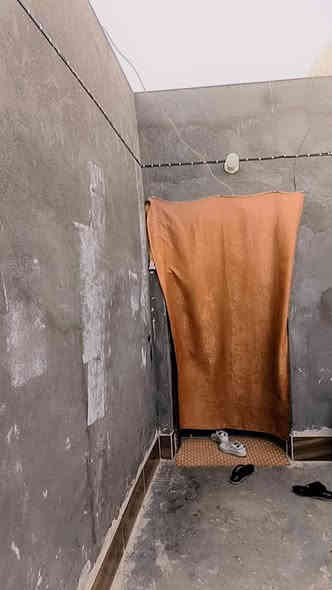 دار للبيع ام الخيل زراعي قريب حي العسكري مساحه 100 متر غرفه وهول مطبخ صحيات نظيف كلش بسعر 30 شراي اتصل ***********
