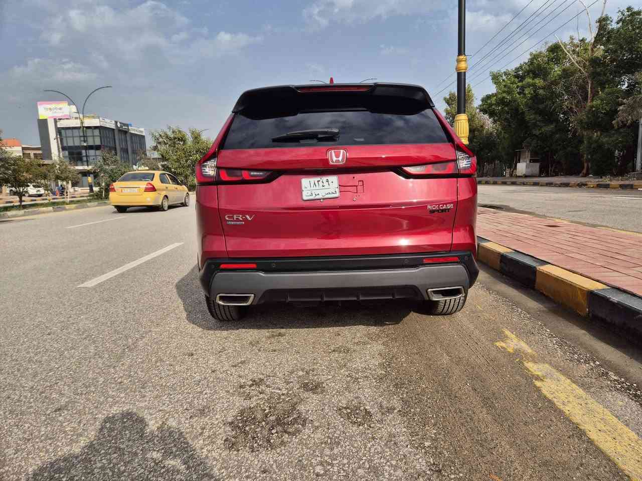 السلام عليكم ورحمة الله
Honda CR-V hybrid 2025 
هوندا سي ار في 2025 
Sport line 
سيارة دخول جديد حادث سطحي بدون دواخل 
كشنات جلد
فتحة سقف 
بصمة و تشغيل عن بعد
حساسات امامي خلفي 
رادار 
4600mile ماشي فقط 
الحادث جاملغ مصلح pdr 
شفة البنيد كذلك 
سيارة بدون صبغ 
مكان السيارة النجف 
تترقم بغداد و جميع المحافظات عدا الإقليم 
رقم الشاصي 

5J6RS5H8XSL014914
للاستفسار اكثر ***********
