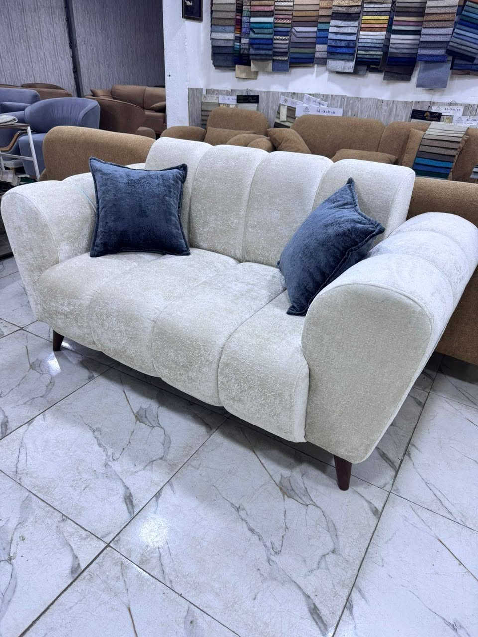 من رخصة ألادمن
سلام عليكم ديوان كورنر الباندا تجي بيه قنفه مفصوله صور من معمل تفصال درجه اولى قماش خاولي خامه الناعمه ١٠ مقاعد طول ٧متر استفسار *********** متوفر واتساب
