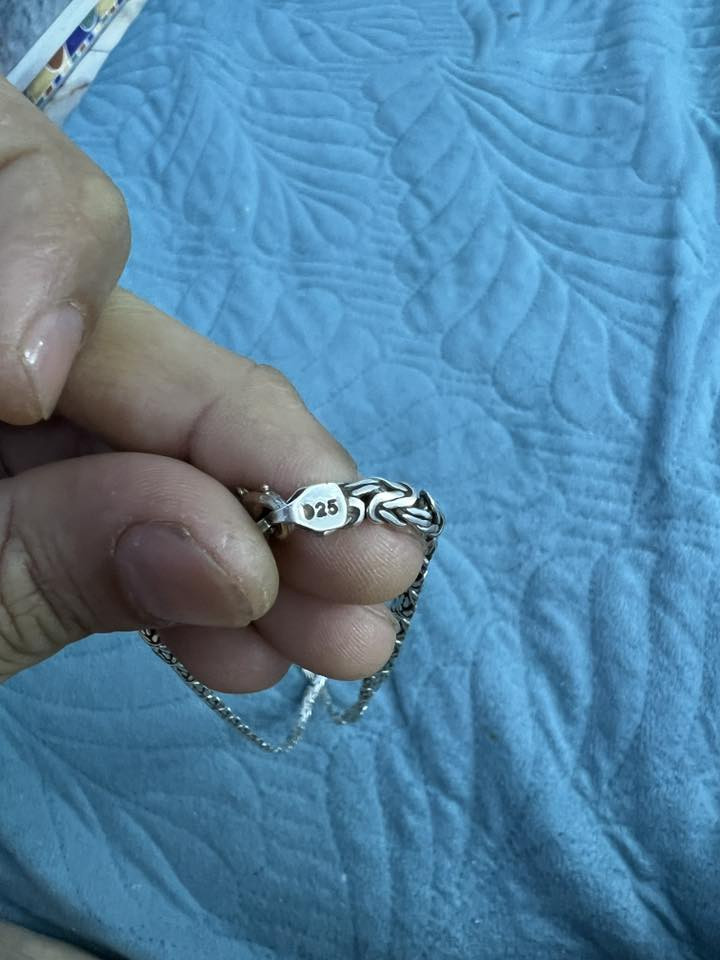 زنجيل فضه للبيع ماعرف وزنه شكد عيار 925مكاني بغداد ***********
