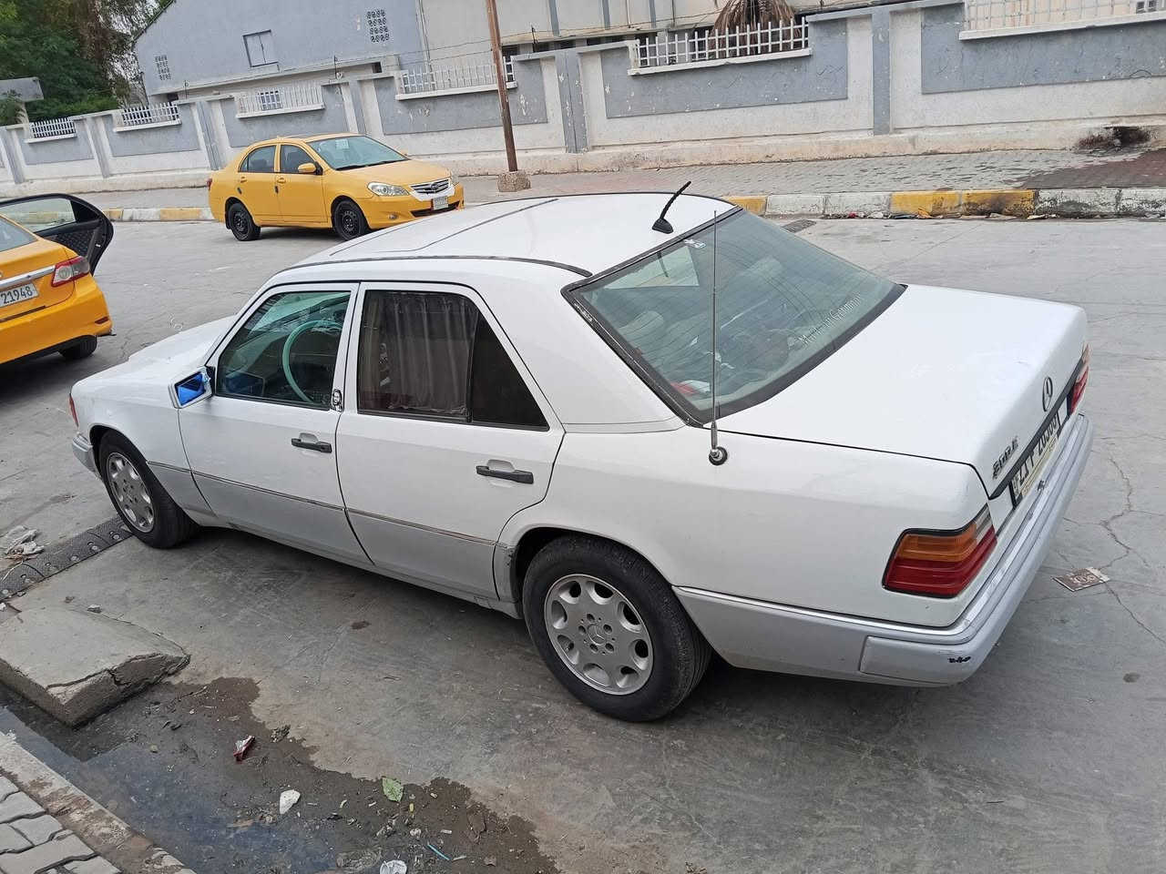 مارسيدس 300E محرك بطه3000 رقم سليمانيه سنويه2028 دفتر بانزين اي عيب مابيها بشرط محرك كير. حادثها فقط جاملغات وره معجون فقط بدون تبديل السعر48 
***********
