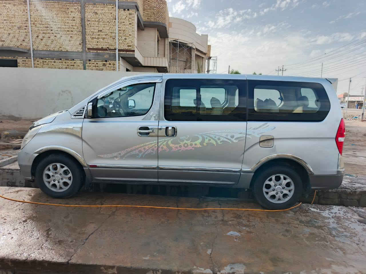 ستاركس مفتوحه ٩ رقم نكليزي فقط جاملغ امامي بدون دواخل والباقي كفاله من الظربه والصبغ تبريد طخم تاير جاهزه السياره مصفره من الهيئة والضريبة
***********
