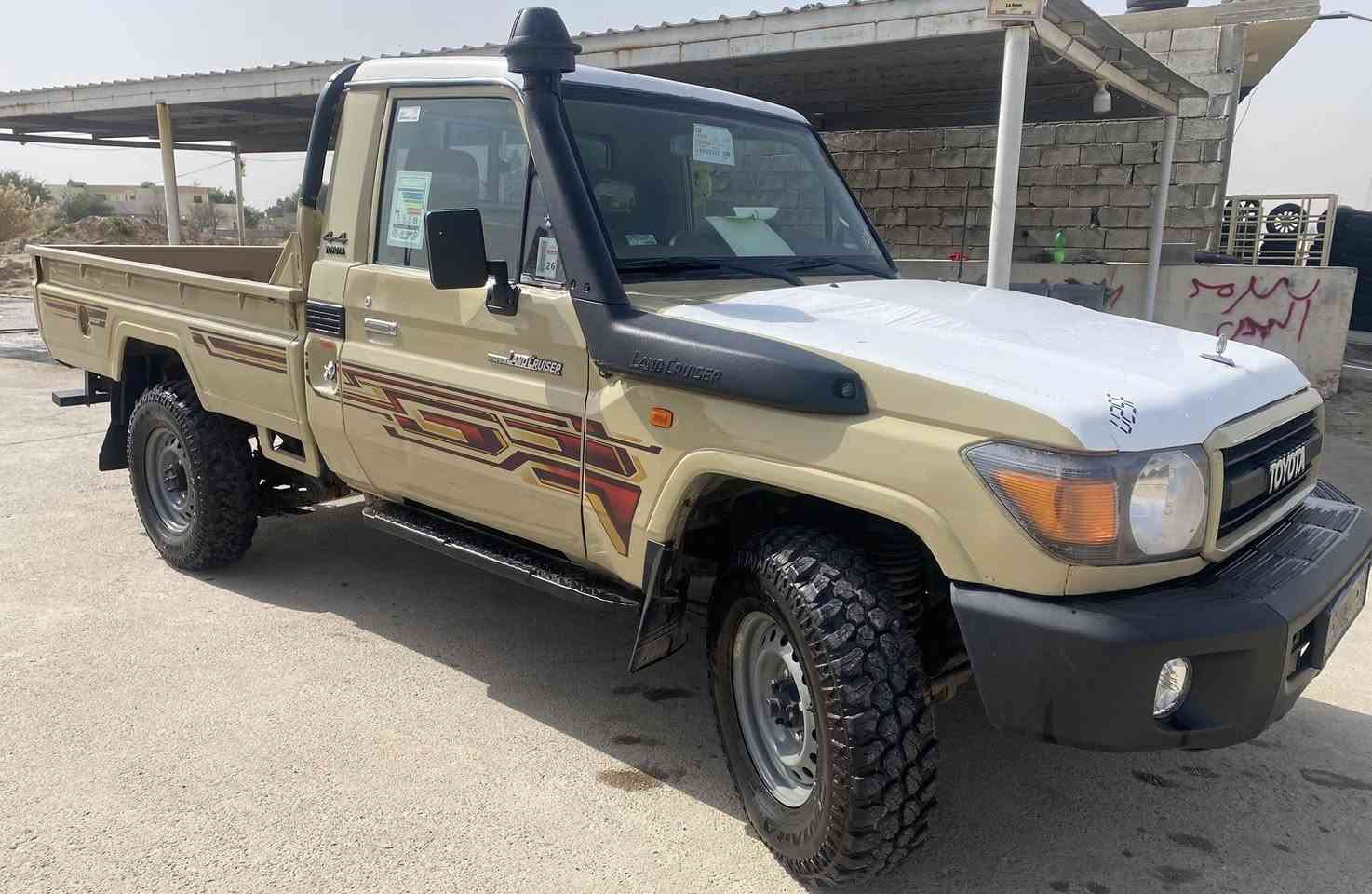 مرخصة الامين سياره للبيع لاندكروز حوثيه شاص سياره اصوليه رقم سليمانية موديل سياره (2012) رقم جديد دولي سنوية جديده سياره بلاديه من كلشي مكفوله مكينه وكير واكسل وحداديه وتبريد وصدر وشاصي وكشر كله مكفول وبشرط بس بيها قطعتين صبغ بدون كص ولالحيم سياره جديده كله على وضع ابلادي موجوده بغداد
وسعرها (190)ورقه 
رقم الهاتف ***********
