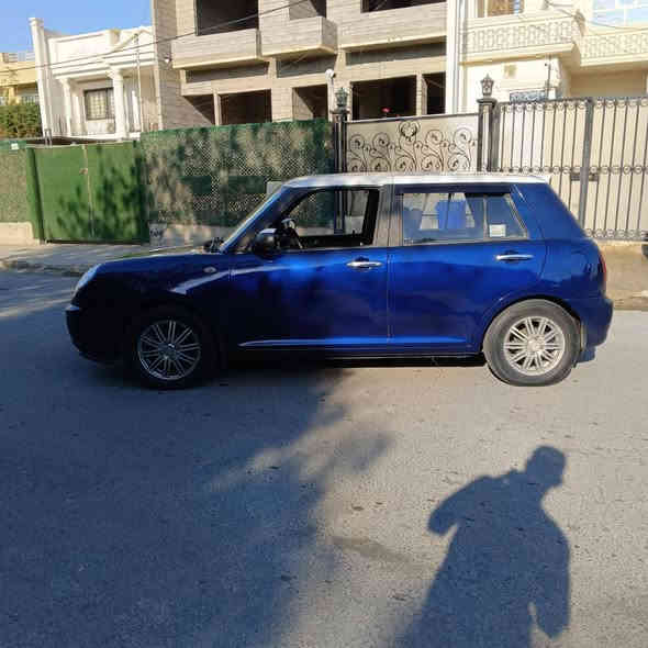 السلام عليكم للبيع 
سياره ليفان 320 رقم بغداد مسطره هزه قبل اربع اشهر مسويها ما ساقطه سياره نظيفه مال بيت ما يعوزها مصرف جاهزه السياره باسمي موديل 2013 بيها كوبون محرك وكير شرط لا صرف ولا نفخ بيها صبغ بابين وملاحظات قليله صبغ بل دوسات السعر 45 وبي مجال 
 للاستفسار مراسله الصفحه او الاتصال على الرقم *********** موصل
