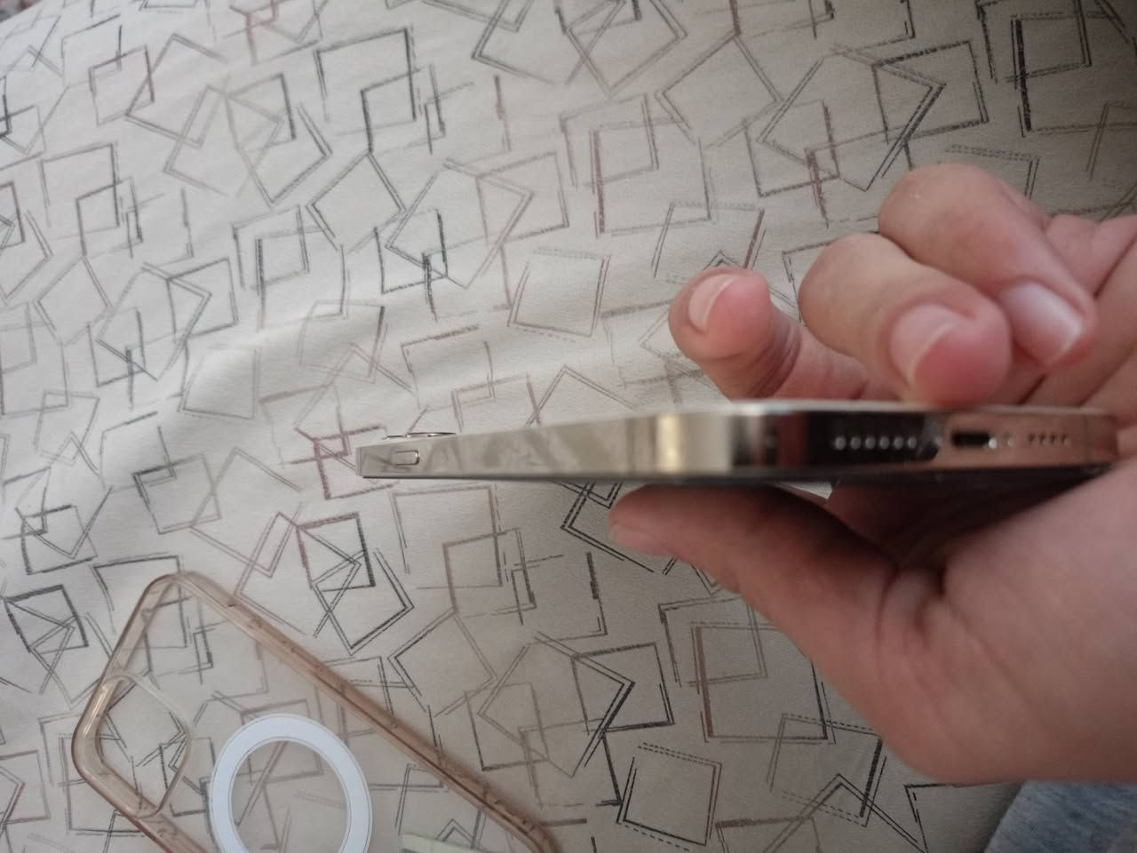 ايفون 12 برو ماكس
مبدل بطارية فقط 
بطارية 100 
شاشة مفطورة 
الفلاش ما يشتغل و دكمة التعلي ماتشتغل هم هاي الملاحظات البي فقط
ادفع سعر عجبني ابيعك والرزق على الله 
للاستفسار Mohamed Al-Hamdani 
او *********** بي واتساب هم
