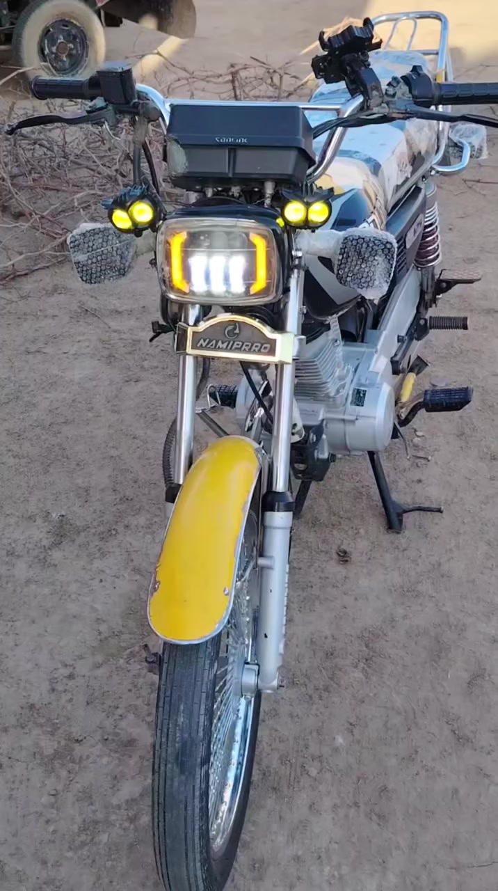 السلام عليكم سولنك موديل ٢٠٢٤ كلو شرط كهربائيات كلها شغاله دبلات وياله لشه شرط محرك  ما مفتوح نشاط ومعدل فول رزانه فول وزن ثقيل مرتب ونضيف مكاني ايسر الشركاط السلمان ***********
