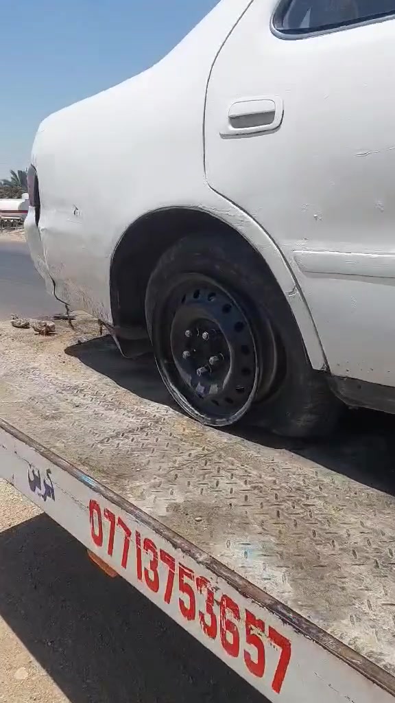 سلام عليكم اخوان عدي هاي سياره نضربت بس الوجه جاملغ ودعاميه حته الفخذه مابيه شي كير ومحرك جدد ***********  مكان نجف
