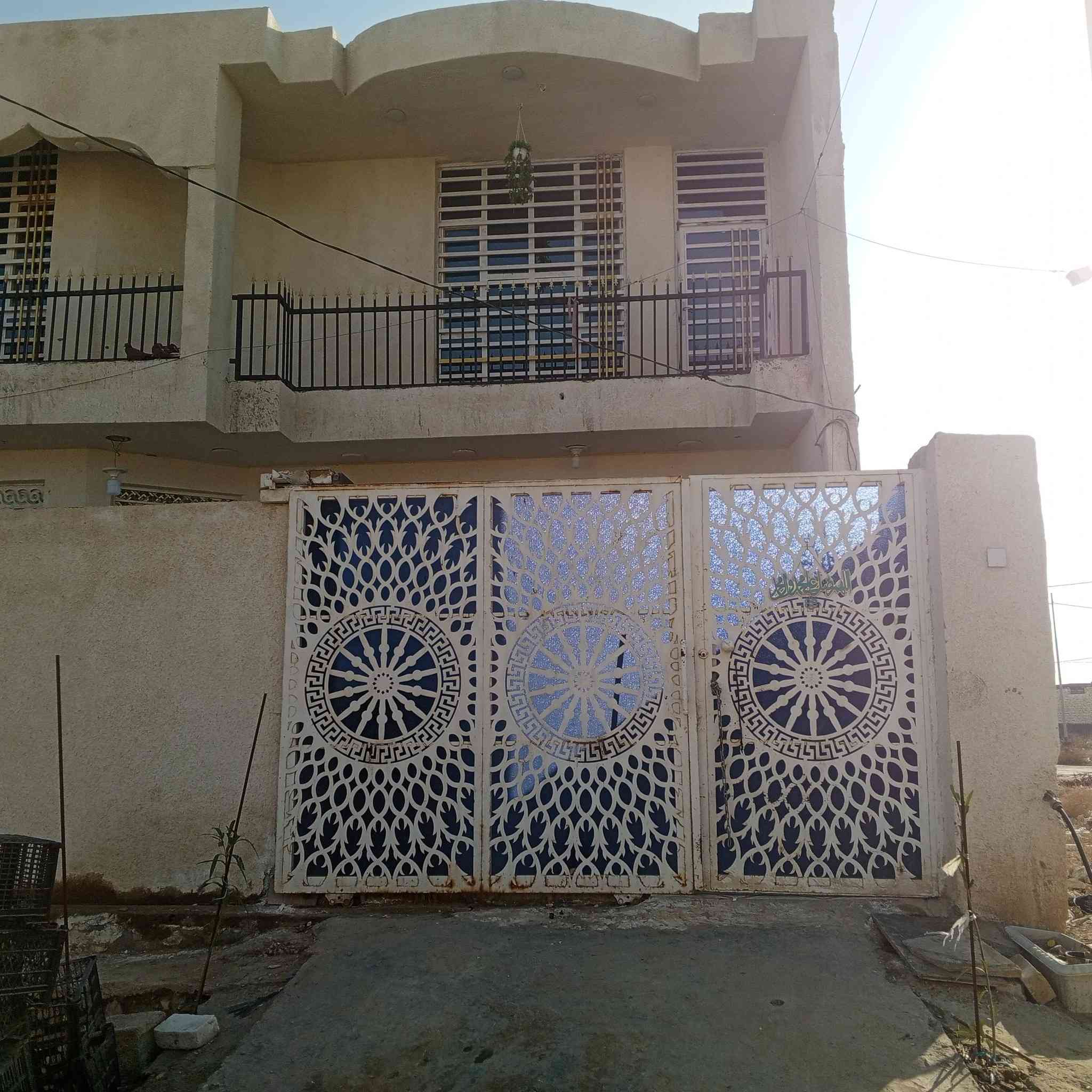 دار للبيع بالسفحه بيت درجه أولى طابقين دبل فاليوم  غرفتين نوم استقبال ومطبخ صالة 9م طابق الثاني غرفتين نوم صالة 9م مجموعة صيحات مع مخزن 
200/م  شارع 30/م شارع الوائلي 
ثاني بيت عن لركن 
***********
***********
