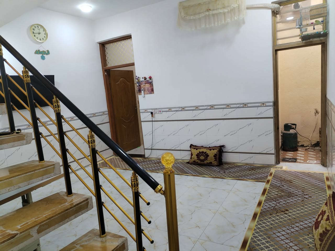 بسم الله
دار سكن للبيع 100 م  طابقين في حي الفرات شارع الصب قريب على الشارع العام

السعر 120 وبي مجال 

بناء حديث

 الطابق الأول . متكون من طرمه . استقبال .مطبخ . صاله .غرفه .مناور 2 صحيات داخليه وخارجيه
الطابق الثاني .صاله .غرفه نوم

طابو صرف

للتواصل.  ***********
