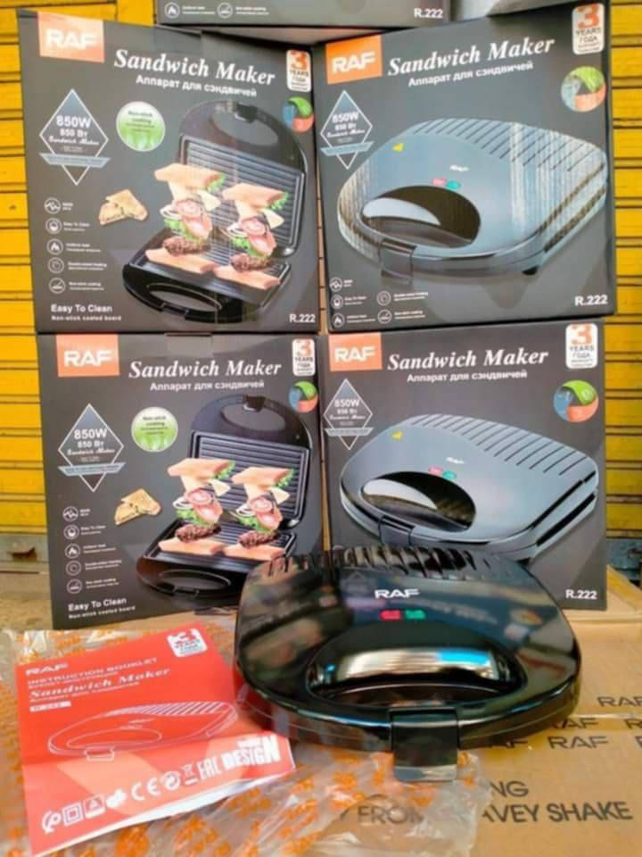 ‏ كابسة صاج كهربائية RAF 
درجة اولى من شركة راف الالمانية🇩🇪
RAF Sandwich Maker
كابسة صاج وساندويش من شركة راف العالمية الحجم الصغير بقوة 850 واط، مما يوفر تسخينًا فعالًا وسريعًا لتحضير الساندويشات في بضع دقائق فقط. تضمن الطاقة العالية تحميصًا متساويًا وشاملًا،

✅ تمتاز بـ:   
-أداء عالي و تسخين سريع
-صفائح مغطاة بطبقة مقاومة للإلتصاق    
-ضوئين إشارة لحالة التشغيل والإطفاء 
-تفتح بزاوية 90 درجة مما يمنح الراحة والسهولة اثناء الاستخدام 
- قفل أمان للحماية اثناء التشغيل
- الطاقة: 850 واط.
- الأبعاد: ارتفاع 27 سم، طول 29 سم، عرض 29 سم.
-سهلة التنظيف والاستخدام
-تسخين من الطرفين الاعلى والاسفل
⚠️لا نتعامل مع المناشئ الرديئة اطلاقاً بل نتعامل مع الماركات العالمية وذات الجودة الممتازة
#الاصلي المنشأ الماني 🇩🇪 💯
السعر ١٩ الف 
🚘يوجد خدمة توصيل لجميع محافظات العراق ٤ الاف🚘


**إذا كنت صاحب هذا الإعلان وتريد حذفه لأي سبب، رجاءا أرسل رسالة إلى الدعم الفني**