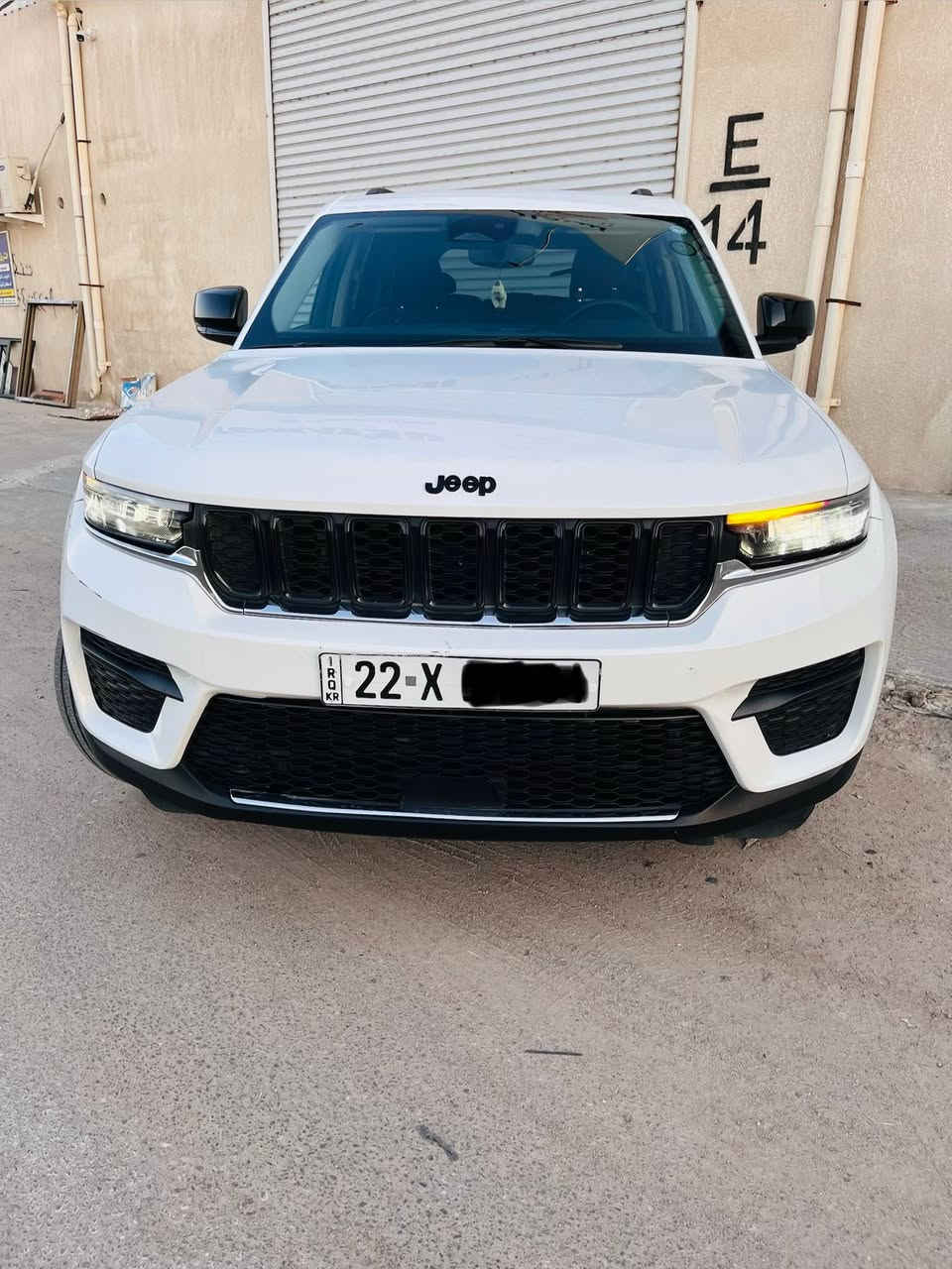 للبيع 
جيب كراند شيروكي 
موديل 2023 
وارد كندي🇨🇦
📍 رقم أربيل دولي 
🚘 ماشية: 32 ألف ميل 

✅ التقرير مرفق مع الصور 
⭐ المواصفات
* دفع رباعي 4×4
* قيادة ذاتية مع تتبع المسار والمنعطفات
* رادار أمامي ومانع تصادم
* تحذير الخروج عن المسار
* تحذير النقطة العمياء
* تحذير التقاطعات
* كاميرا  خلفية
* شاشة وسطية 10.1 إنج
* شاشة عدادات رقمية 12 إنج
* خرائط GPS
* نظام صوتي McIntosh مع 19 سماعة
* شاحن لاسلكي
* بصمة على 5 أبواب
* تشغيل عن بعد
* صندوق خلفي كهربائي
* تبريد وتدفئة للمقاعد الأمامية والخلفية
* حساسات خلفية
* تدفئة مقود
* مثبت ومحدد سرعة
* نظام تشغيل وإطفاء أوتوماتيكي
السعر 270$
📞 للاستفسار:
***********
