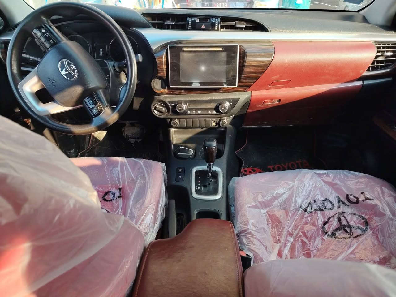 اسلام عليكم تويوتا هايلكس  للبيع موديل 2016  الاستفسار عله الرقم  ***********
