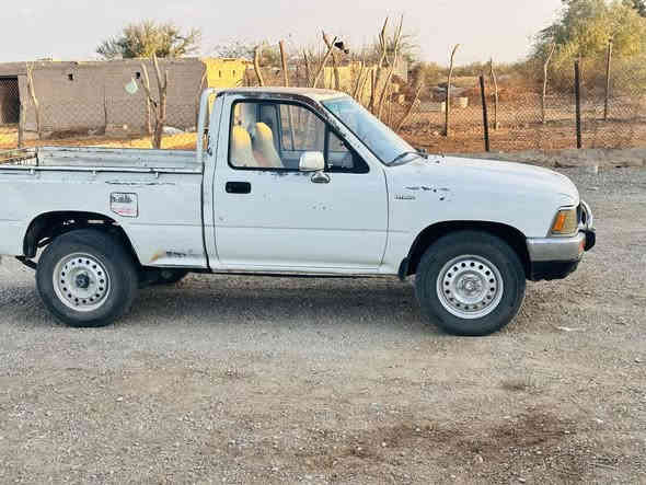 تويوتا موديل 89 سياره حلوه ونضيفه وجاهزه سعر 33وبيه مجال مكان السياره ذي قار الفجر ***********
