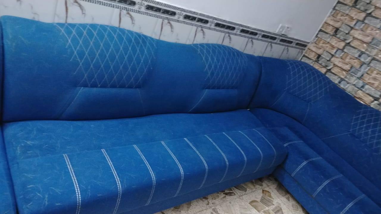 السلام عليكم ديوان تزكام نضيف مسوي قبل سنتين تقريبا بي بس اضرار بسيطه الزاويه بيه حرق بس هذا سعره 150 بي مجال ***********

الطباخ كريازي نضيف نضافته 70 بالمية هاي الشخوط البصفحه نايلون مشخط سعره 250 بي مجال
