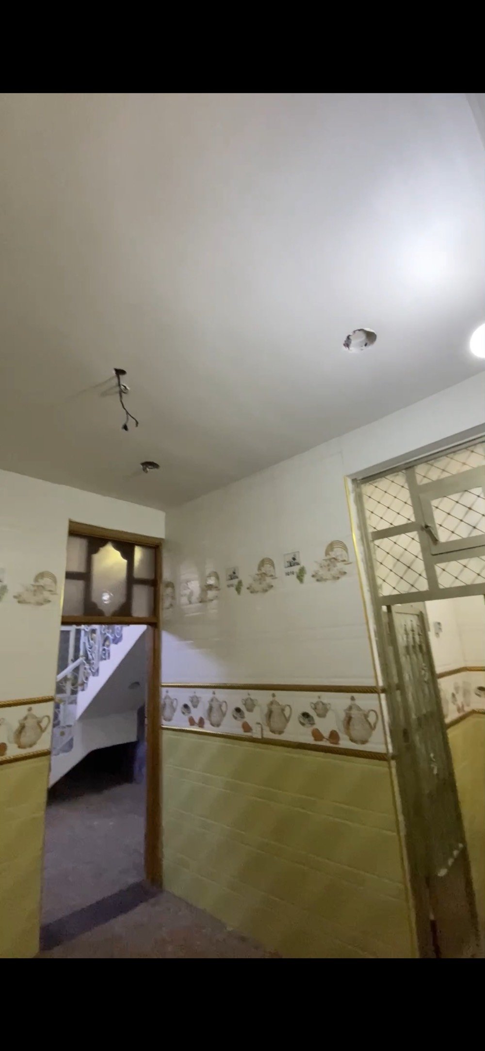 📍 بيت للبيع طابو صرف بغداد | رئاسة العبيدي– شارع عشرين-الشارع المقابل سنتر المصطفى فرع صيدلية الفيحاء قرب ابو احمد المختار 

▪️ المساحة: 100 م² طابق ونص(5*20)

كراج ، صحيات خارجية ، استقبال ، ممر جانبي ، مطبخ حار وبارد ، صالة عدد 2 ,مساحة درج  ، غرفة عدد 2 , سطح 

▪️ بناء حديث كامل المواصفات ارضية 
كاشي وسيراميك وشتايكر

▪️ البيت جاهز للسكن



✨ موقع مميز داخل مربع راقي وهادئ 

✨ المنطقة كاملة الخدمات (ماء، كهرباء، مجاري,تبليط،انترنت،خدمة تفريغ النفايات )

✨ على شارع وليس فرع

السعر ١٣٥ 

للتواصل ***********