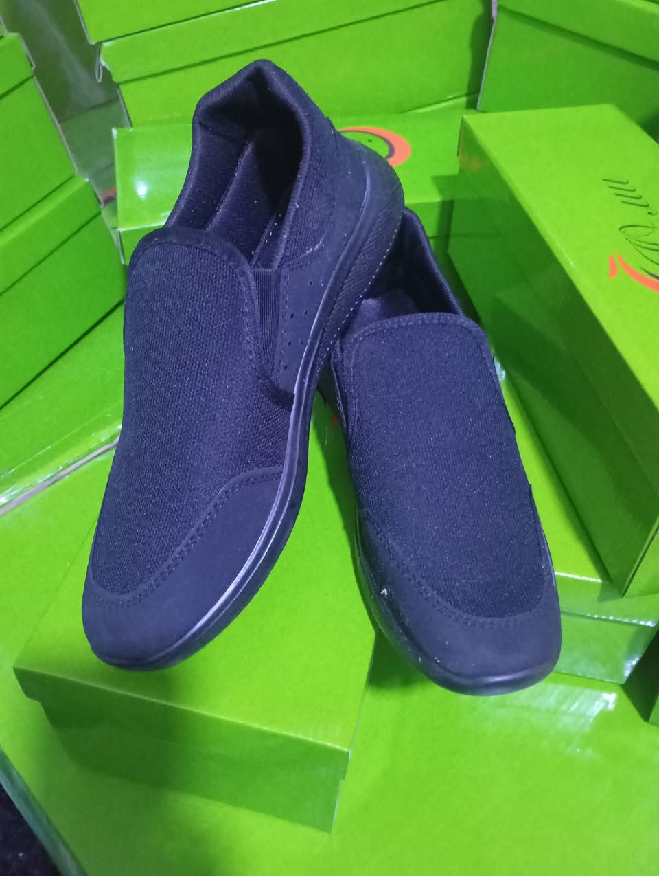 حذاء قطعه  5 الف
يتوفر توصيل داخل كركوك 
واتساب ***********
