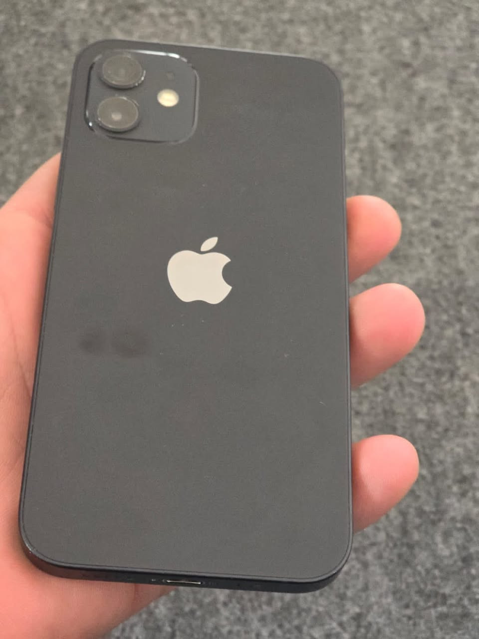 سلام عليكم. جهاز ايفون 12عادي للبيع او مراوس  بس الخط الي بطرف الشاشه وكع مانكسر بس صار خط صار 3اشهر ع هاي الحاله مايكبر الخط  ولا يمشي والبقيه شخط مابي مامفتوح بطاريته 77بلاديه كلشي شغال ذاكرته 256فيس يدي شغال السعر 250التصال ***********
