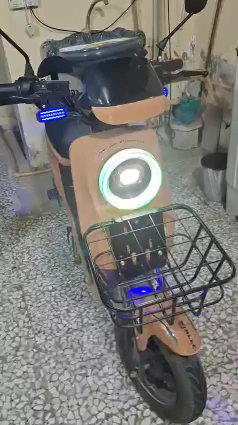 سلام عليكم دراجه R9 2026 للبيع زيرو 
صار 15 يوم من شتريتهه بعدهه عل وضع الشركه 
4 سرع 
السعر 450 
العنوان/ بغداد ابو غريب الحصوه 👍
الهاتف /***********
،، ـ،،،،،، / ***********
