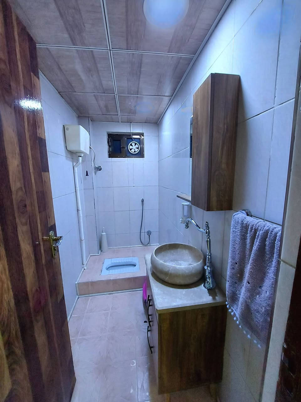 شقة للبيع في مجمع حي الحسين السكني مساحة ١٤٧م طابق أول ٣ غرف مطبخ ديوان استقبال و حمامات عدد ٢ الشقة حرة تحويل
***********
شقة للبيع في مجمع حي الحسين السكني الجمعيات مقابيل دائرة الضريبة مساحة ١٤٧م طابق أول ٣ غرف مطبخ ديوان استقبال و حمامات عدد ٢ الشقة حرة تحويل
