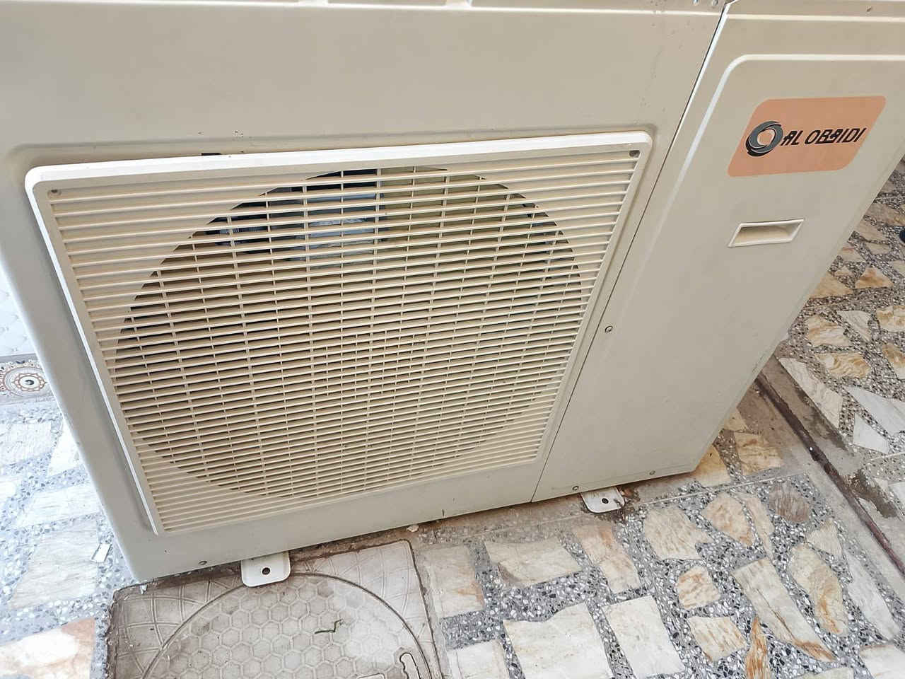 للبيع سبلت كنتوري3 طن غاز 22 ب 750 وبي مجال للاتصال ***********
